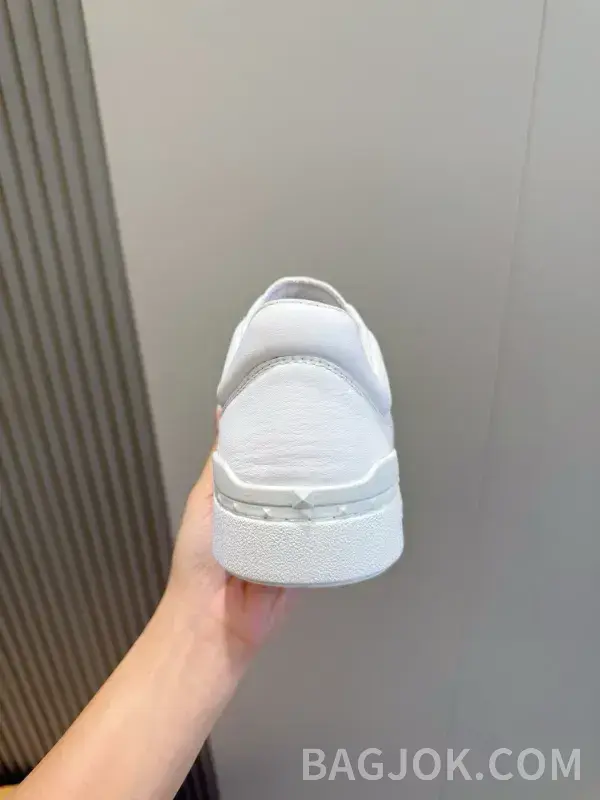 발렌티노 발렌티노 업빌리지 로우탑 스니커즈 상세 이미지