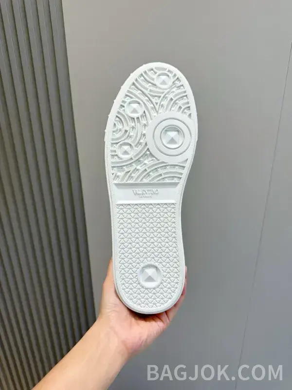 발렌티노 발렌티노 업빌리지 로우탑 스니커즈 상세 이미지