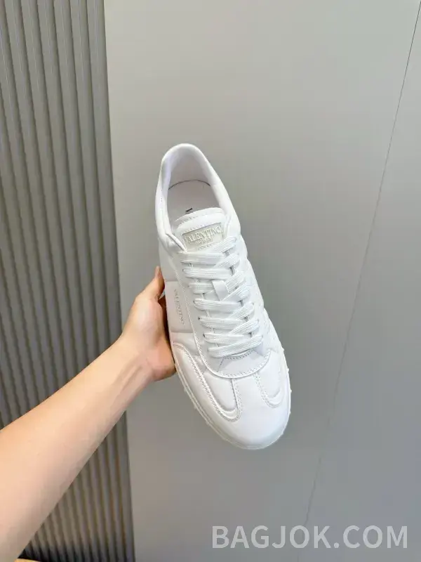 발렌티노 발렌티노 업빌리지 로우탑 스니커즈 상세 이미지
