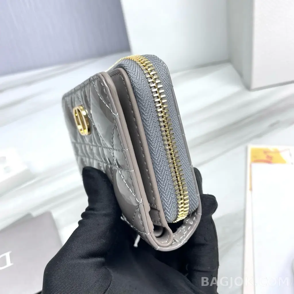 디올 디올 카로 컴팩트 페이던트 지퍼 지갑 상세 이미지