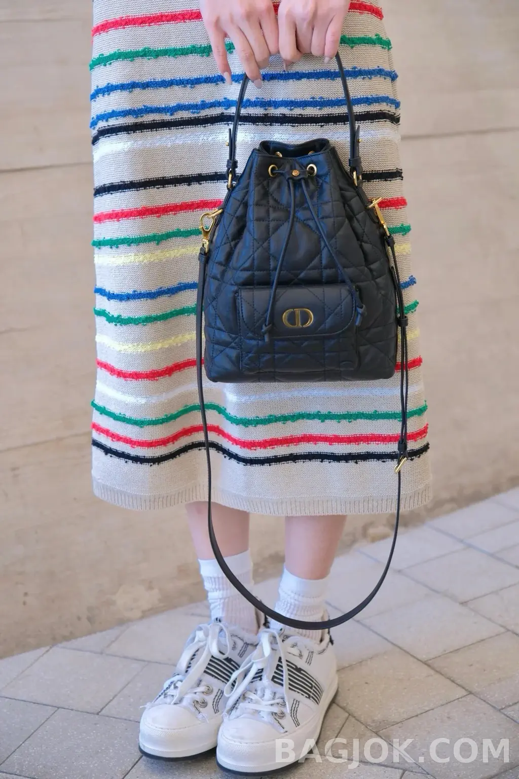 디올 디올 카로 스몰 버킷백 상세 이미지