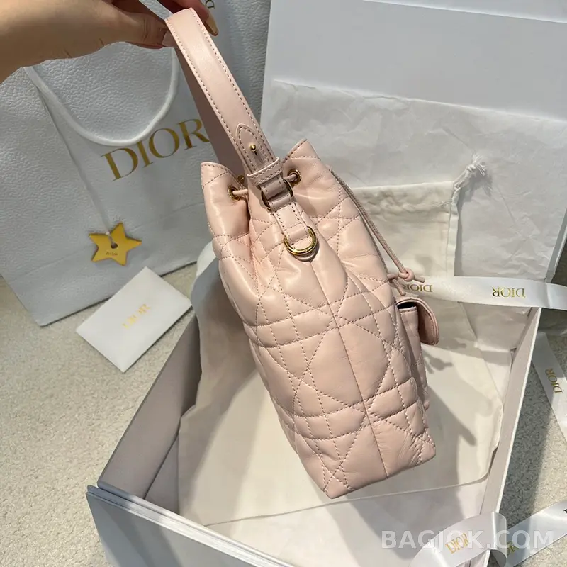 디올 디올 카로 스몰 버킷백 상세 이미지