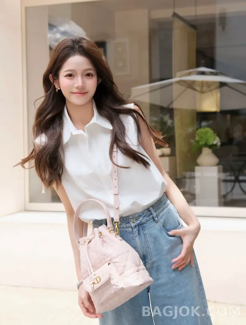 디올 디올 카로 스몰 버킷백 상세 이미지