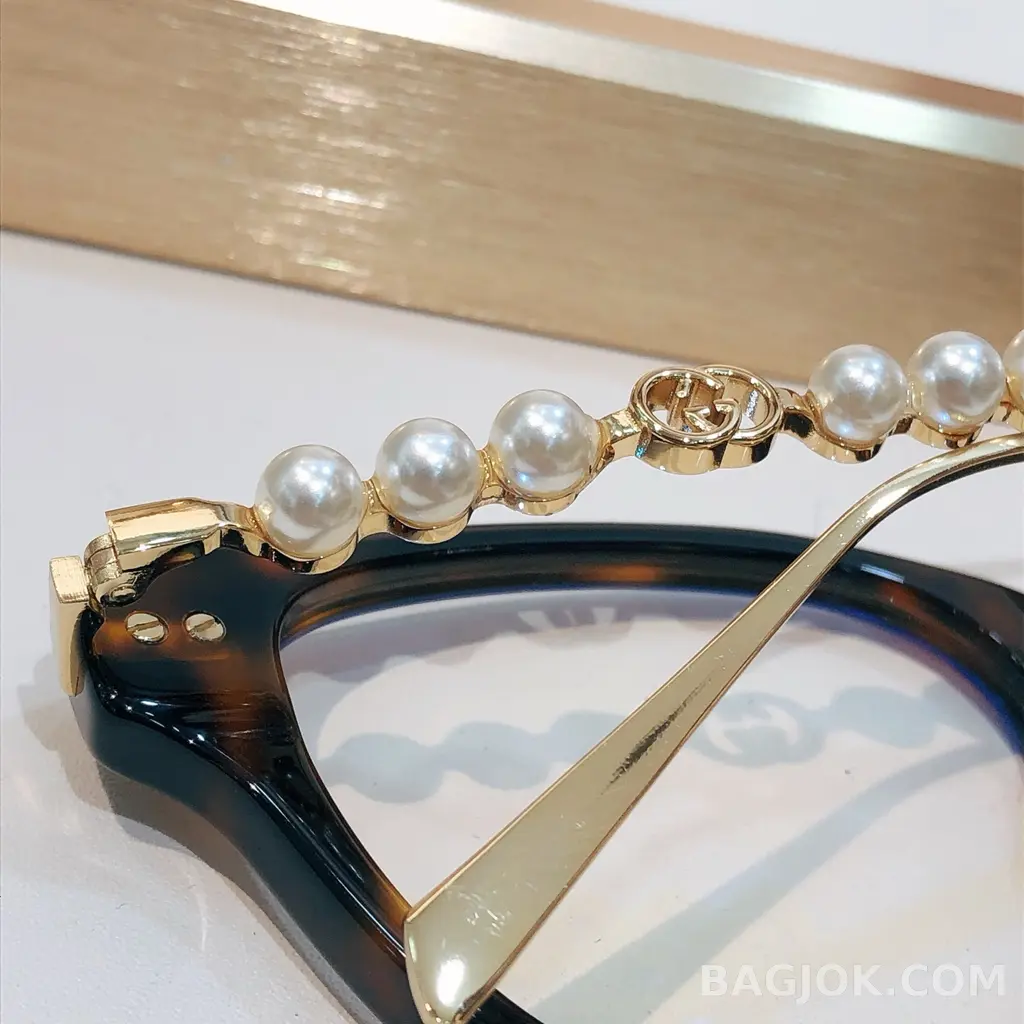 구찌 GUCCI Pearl Interlocking GG Square Cat-Eye 안경 상세 이미지