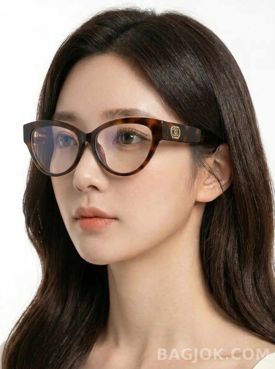 CHANEL Tortoiseshell Cat-Eye CC Logo 안경_대표이미지