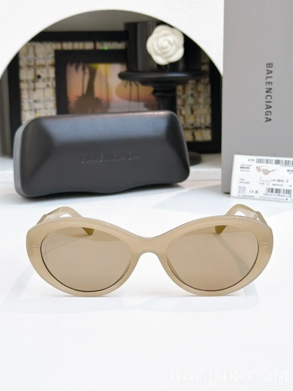 발렌시아가 BALENCIAGA Oval Cat-Eye Sunglasses 상세 이미지