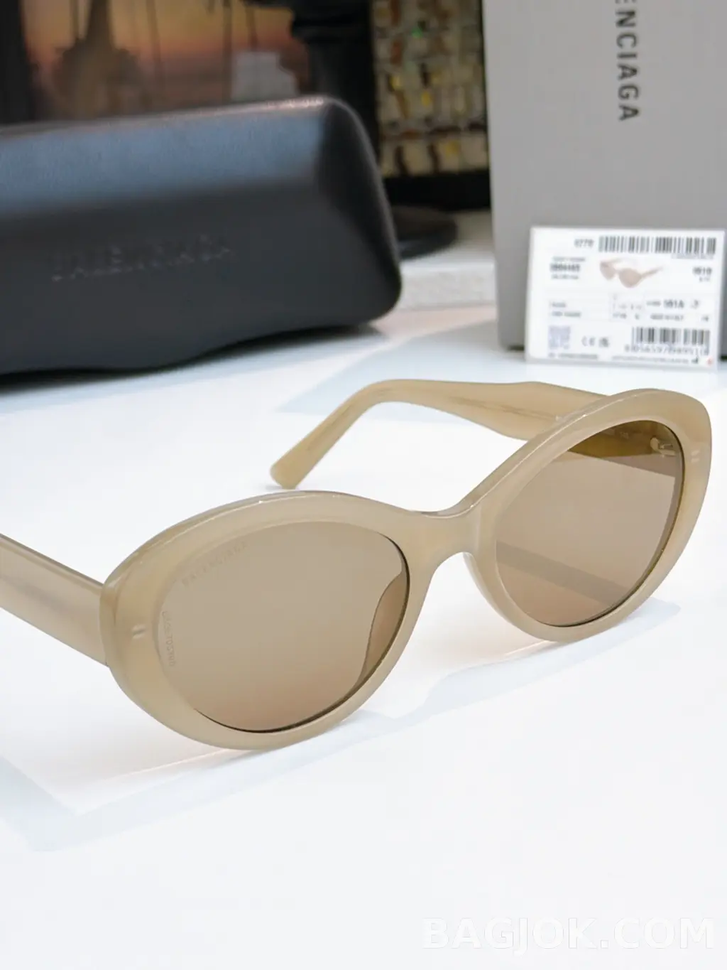 발렌시아가 BALENCIAGA Oval Cat-Eye Sunglasses 상세 이미지
