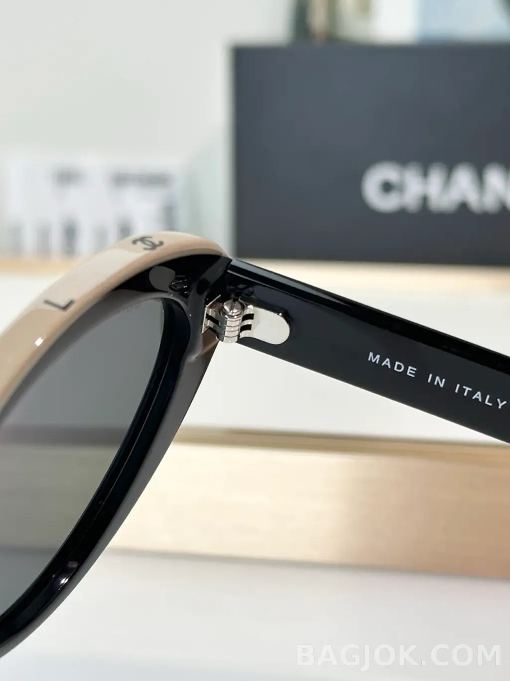 샤넬 CHANEL Cat-Eye Lettering Sunglasses 상세 이미지