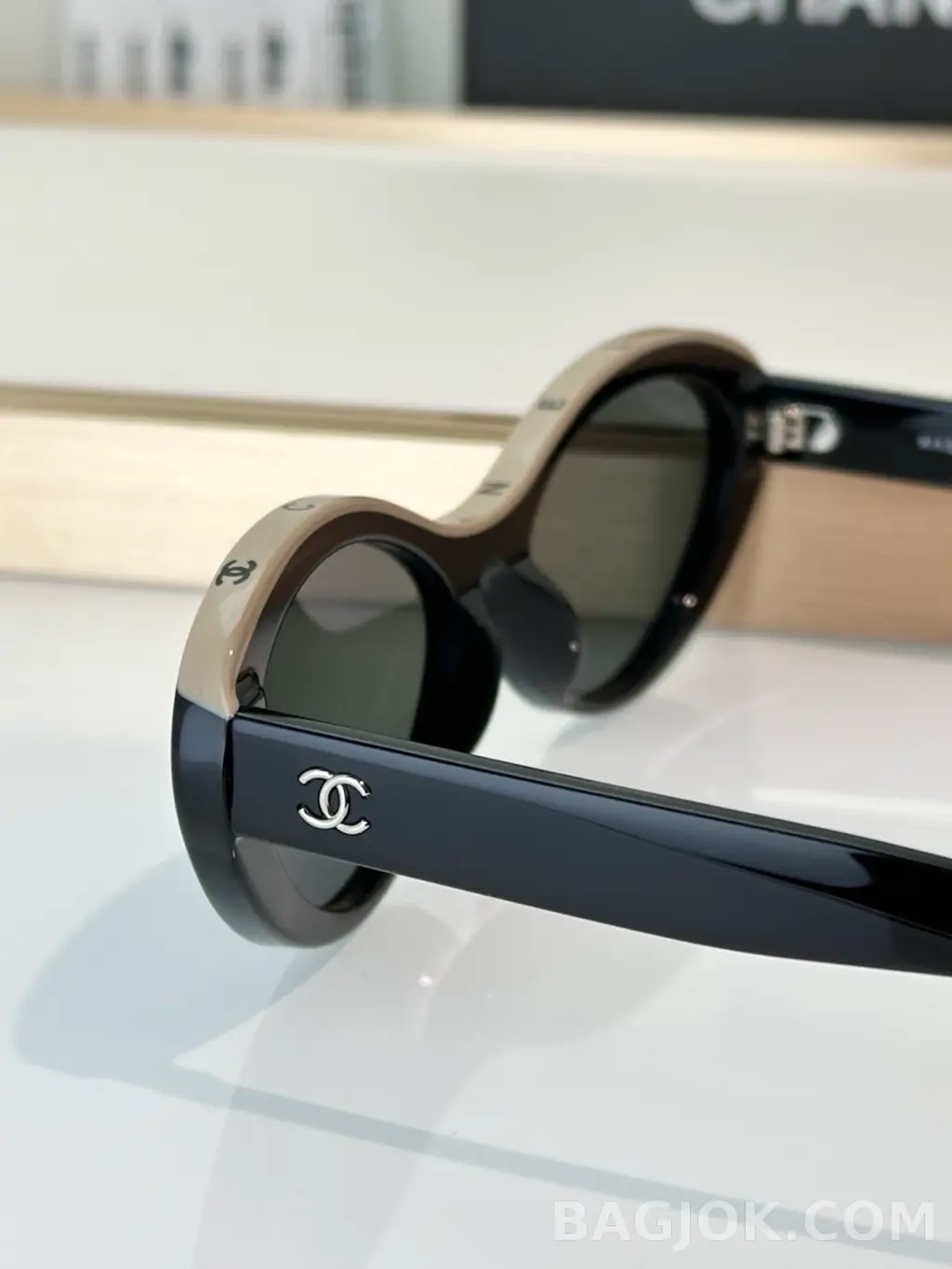 샤넬 CHANEL Cat-Eye Lettering Sunglasses 상세 이미지