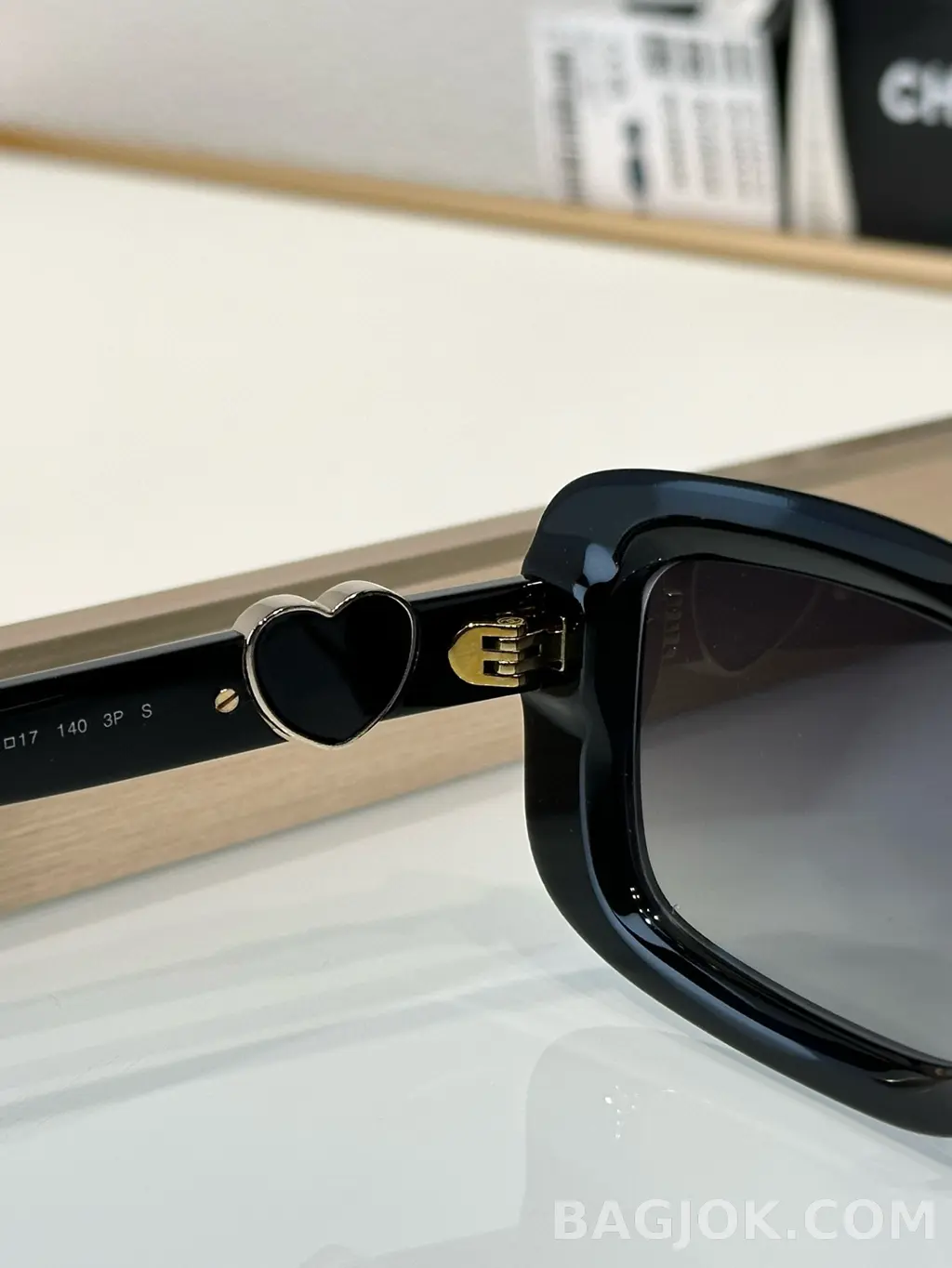 샤넬 CHANEL Rectangular Heart CC Sunglasses (CH5520) 상세 이미지