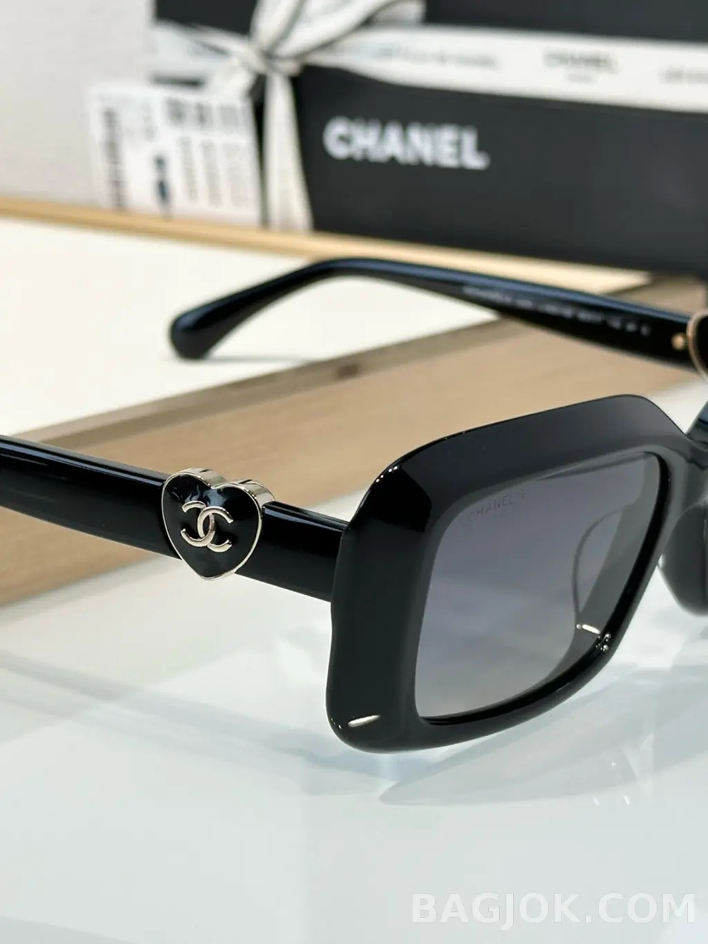 샤넬 CHANEL Rectangular Heart CC Sunglasses (CH5520) 상세 이미지