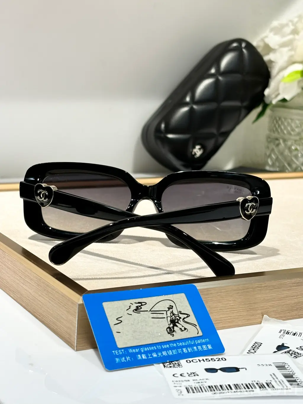 샤넬 CHANEL Rectangular Heart CC Sunglasses (CH5520) 상세 이미지