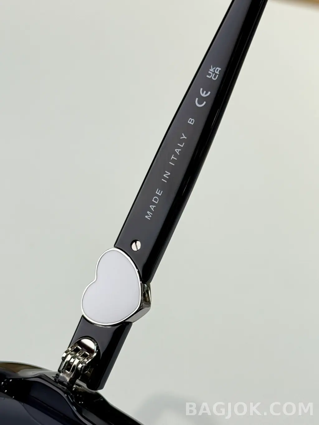 샤넬 CHANEL Rectangular Heart CC Sunglasses (CH5520) 상세 이미지