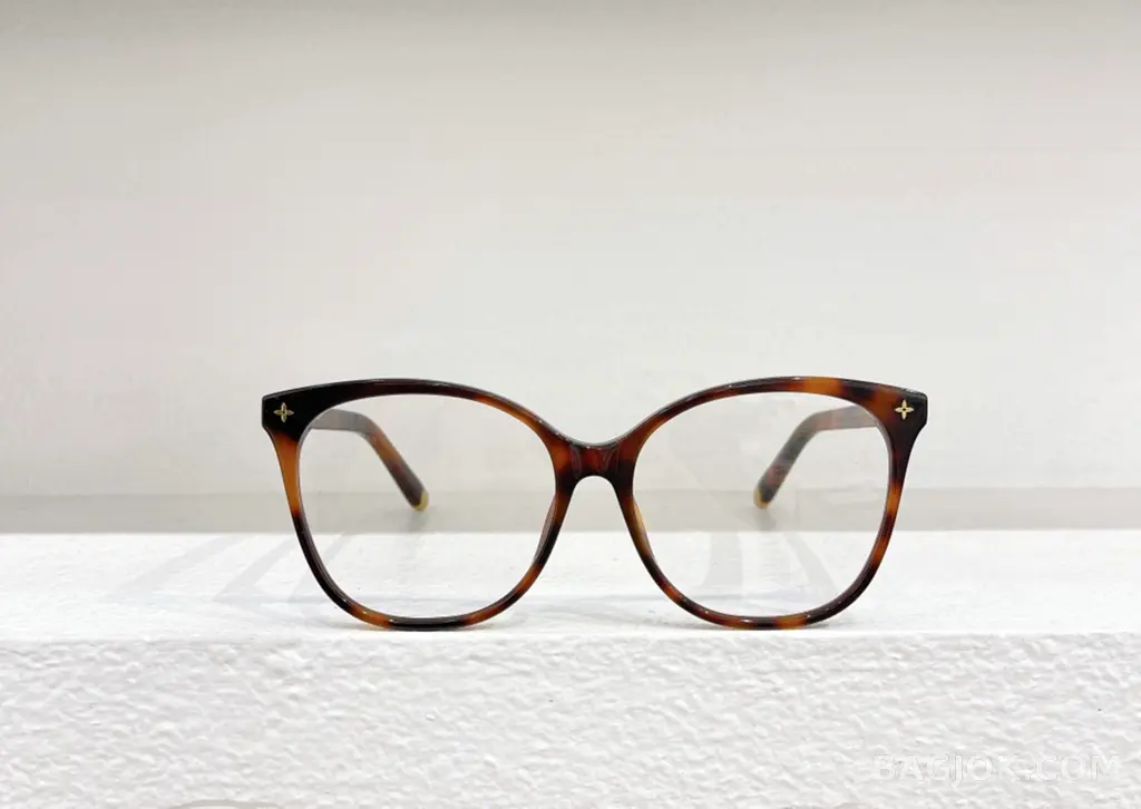 루이비통 LOUIS VUITTON Cat-eye Glasses 상세 이미지