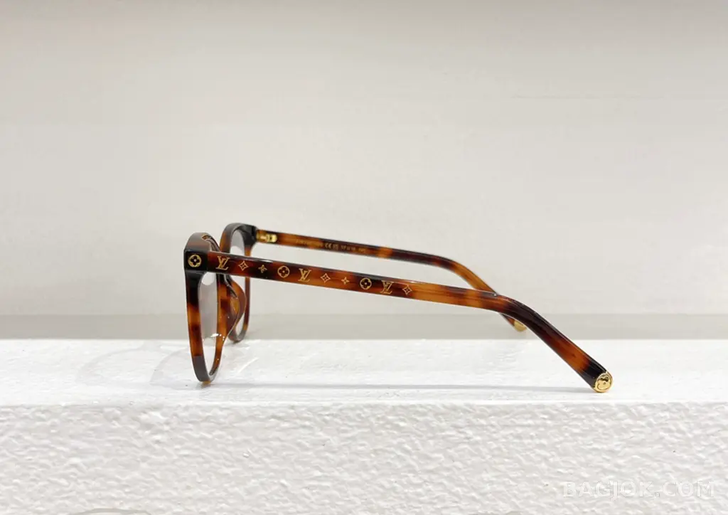 루이비통 LOUIS VUITTON Cat-eye Glasses 상세 이미지