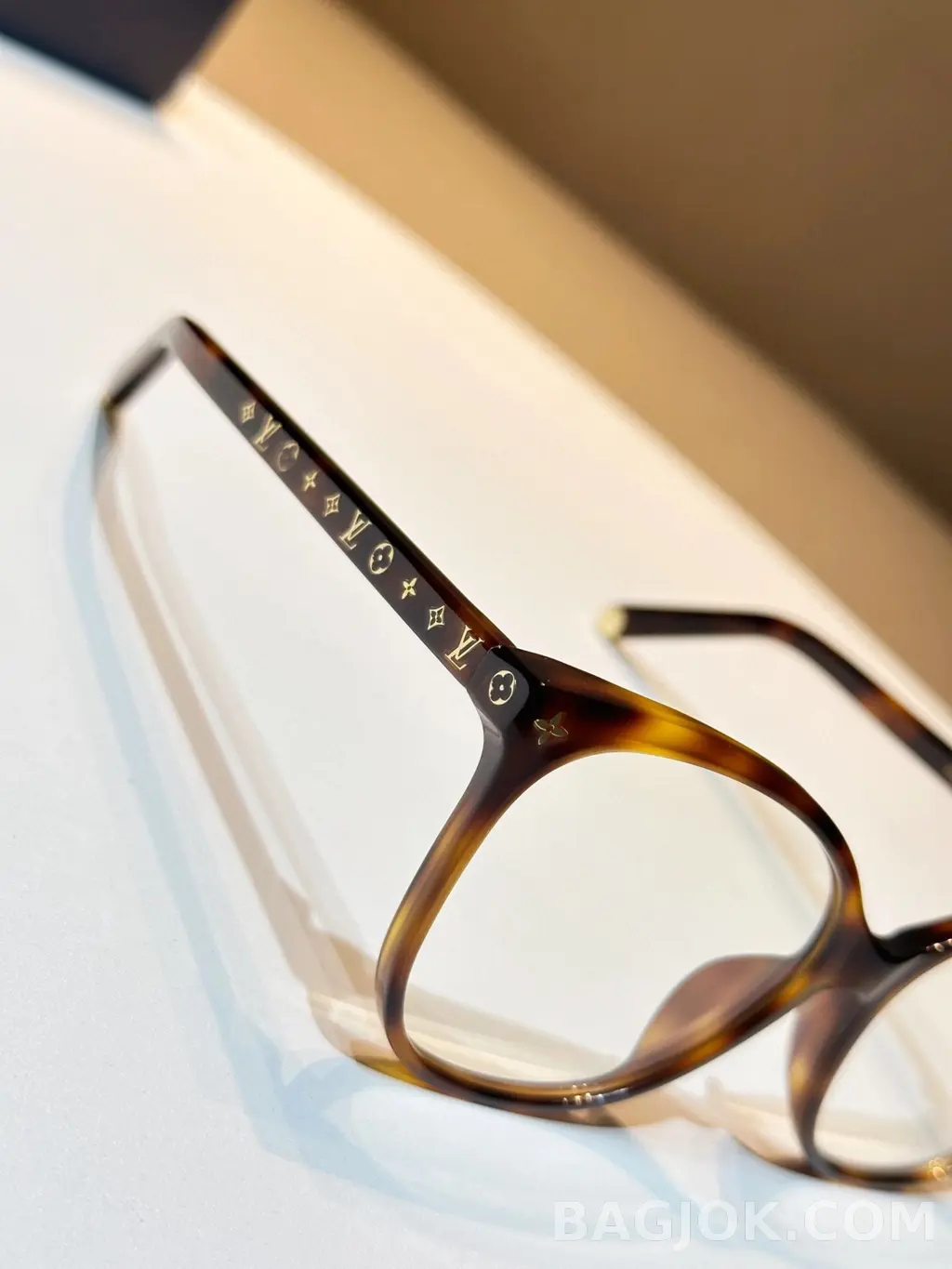 루이비통 LOUIS VUITTON Cat-eye Glasses 상세 이미지