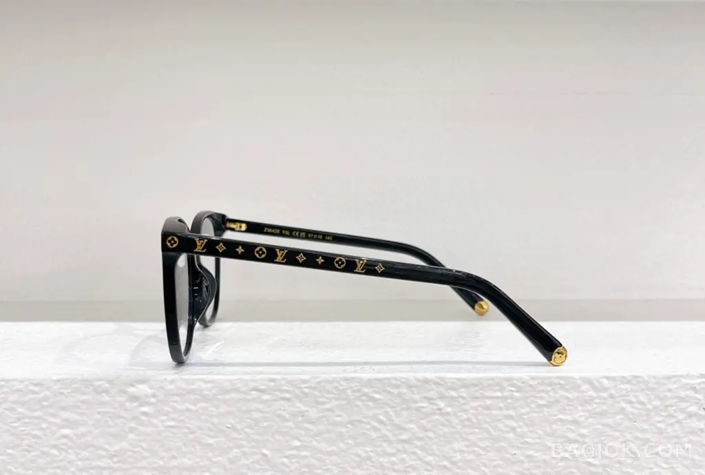 루이비통 LOUIS VUITTON Cat-eye Glasses 상세 이미지