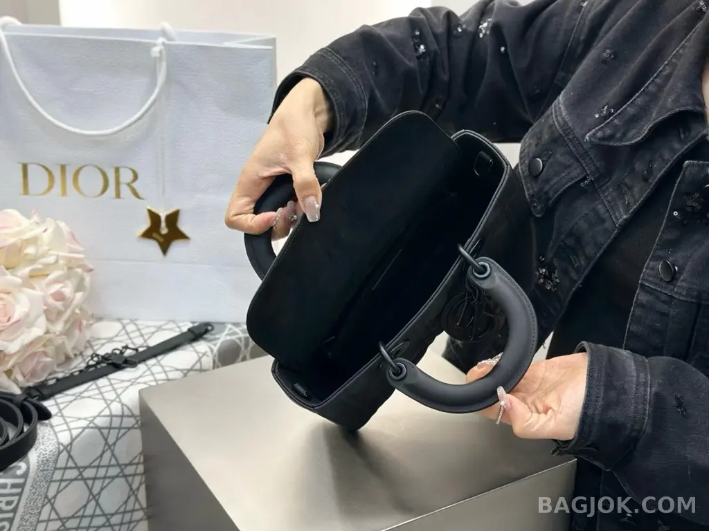 디올 디올 울트라 매트 디 조이백 미디움 상세 이미지
