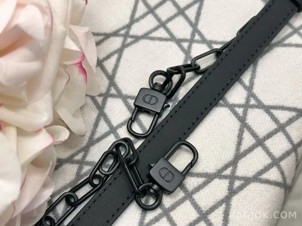 디올 디올 울트라 매트 디 조이백 미디움 상세 이미지