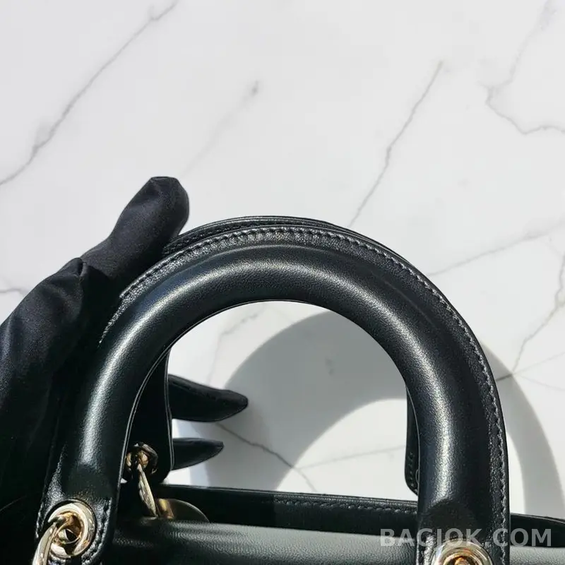 디올 디올 레이디백 스몰 (램스킨) 상세 이미지
