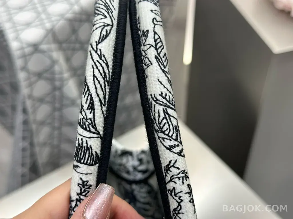 디올 디올 트왈 드 주이 보야쥐 자수 북 토트백 미디움 상세 이미지