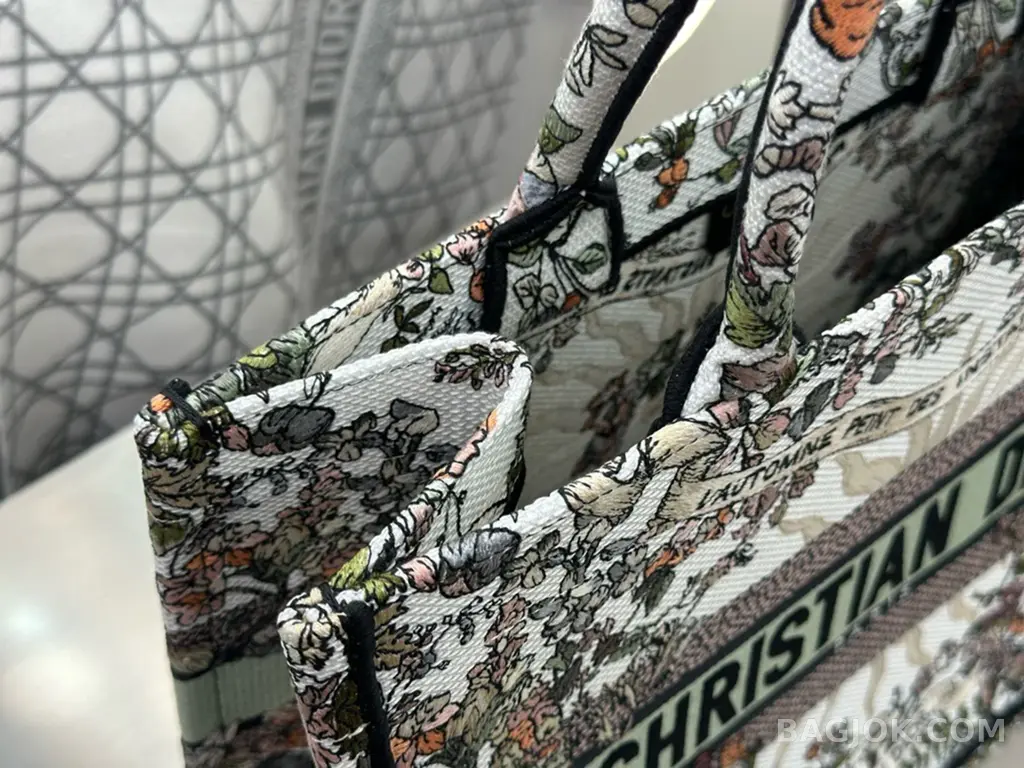 디올 디올 쎄종 쏠레이 자수 북 토트백 미디움 상세 이미지