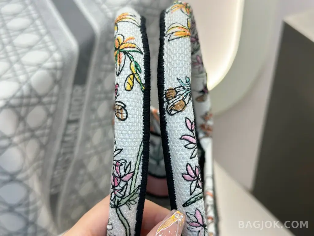 디올 디올 헤르바리움 자수 북 토트백 미디움 상세 이미지