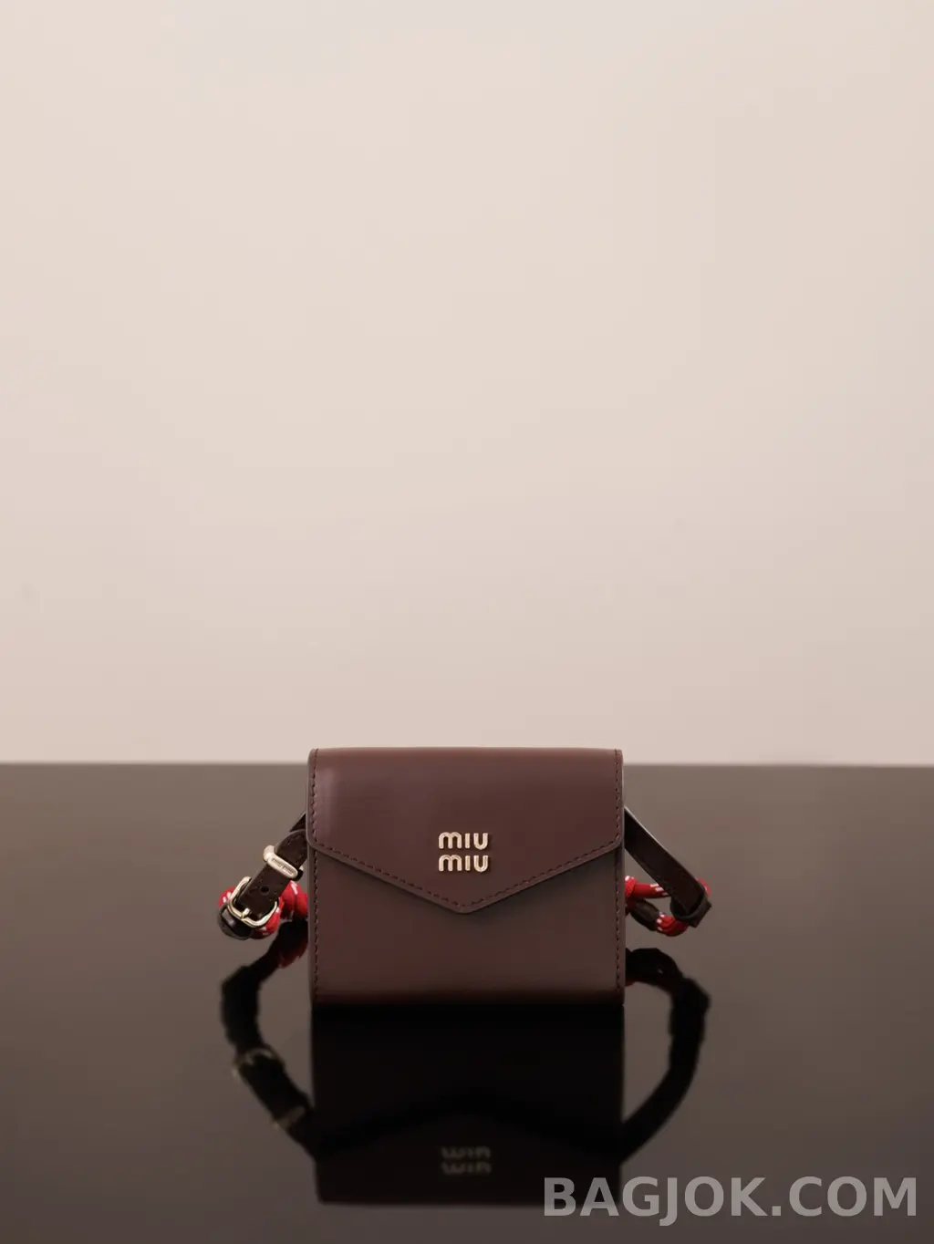 미우미우 미우미우 가죽 숄더 지갑 상세 이미지