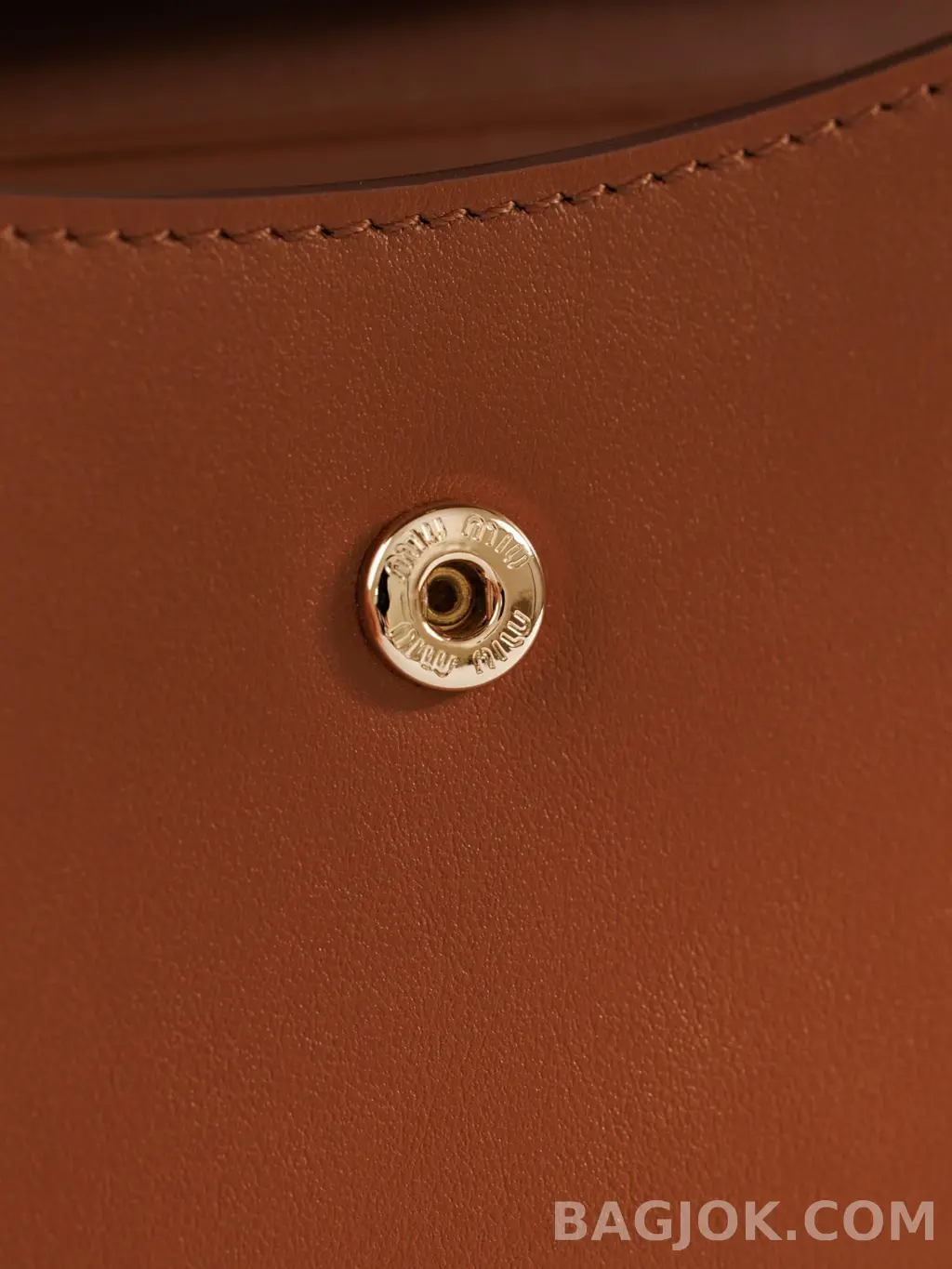 미우미우 미우미우 가죽 숄더 지갑 상세 이미지