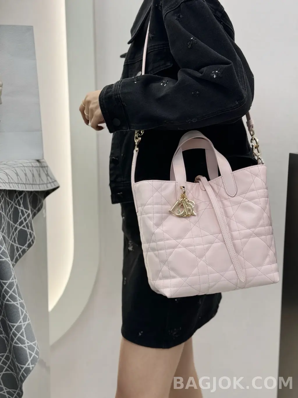 디올 디올 버티컬 뚜주흐백 미디움 상세 이미지