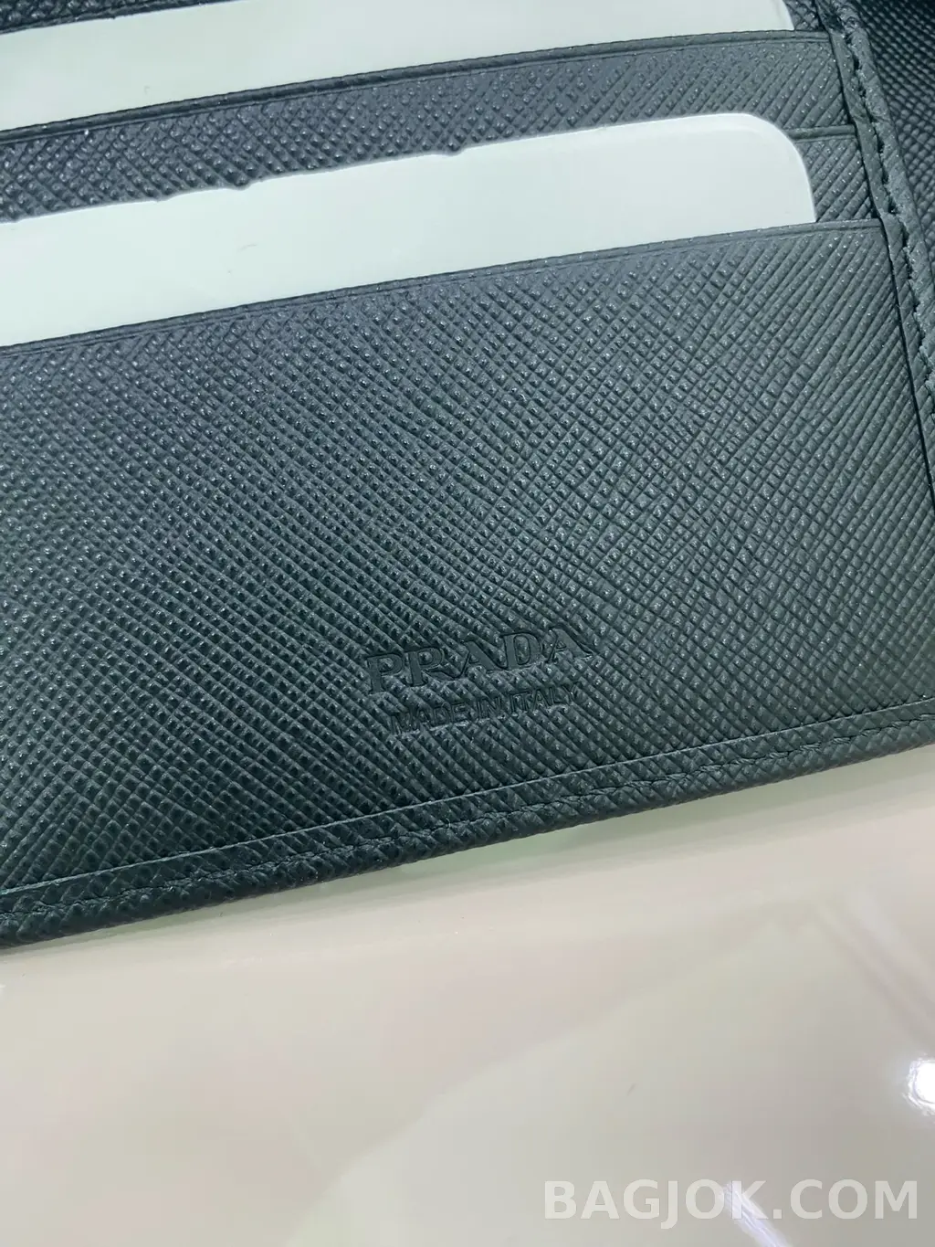 프라다 프라다 메탈 로고 사피아노 반지갑 상세 이미지
