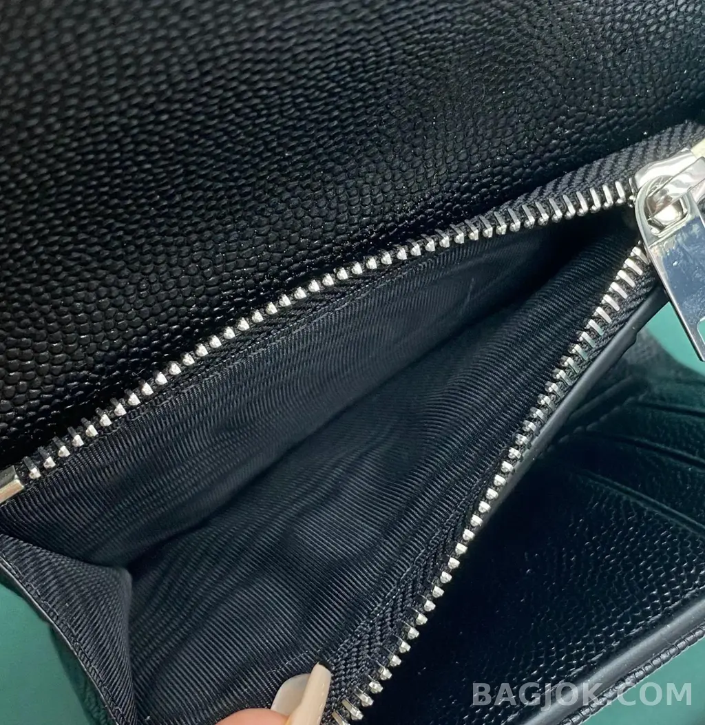 생로랑 생로랑 마테라쎄 모노그램 컴팩트 3단 지갑 상세 이미지