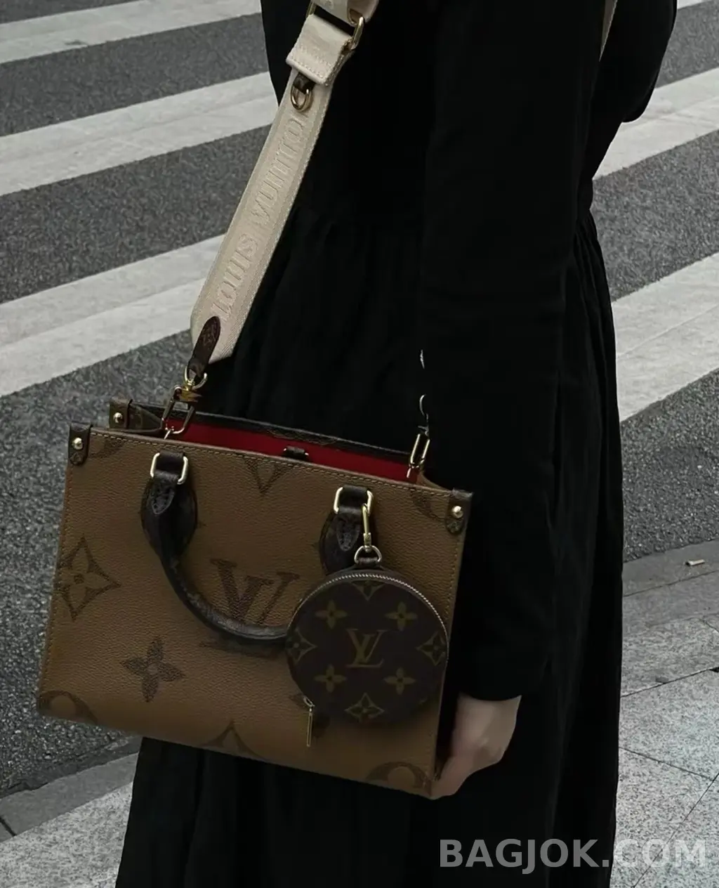 루이비통 루이비통 온더고 토트백 PM 상세 이미지