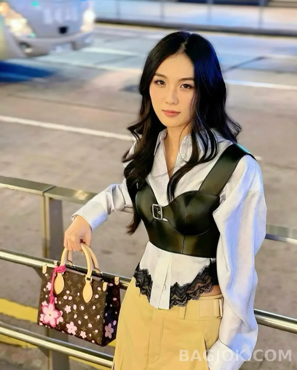 루이비통 루이비통 무라카미 사쿠라 온더고 PM 상세 이미지