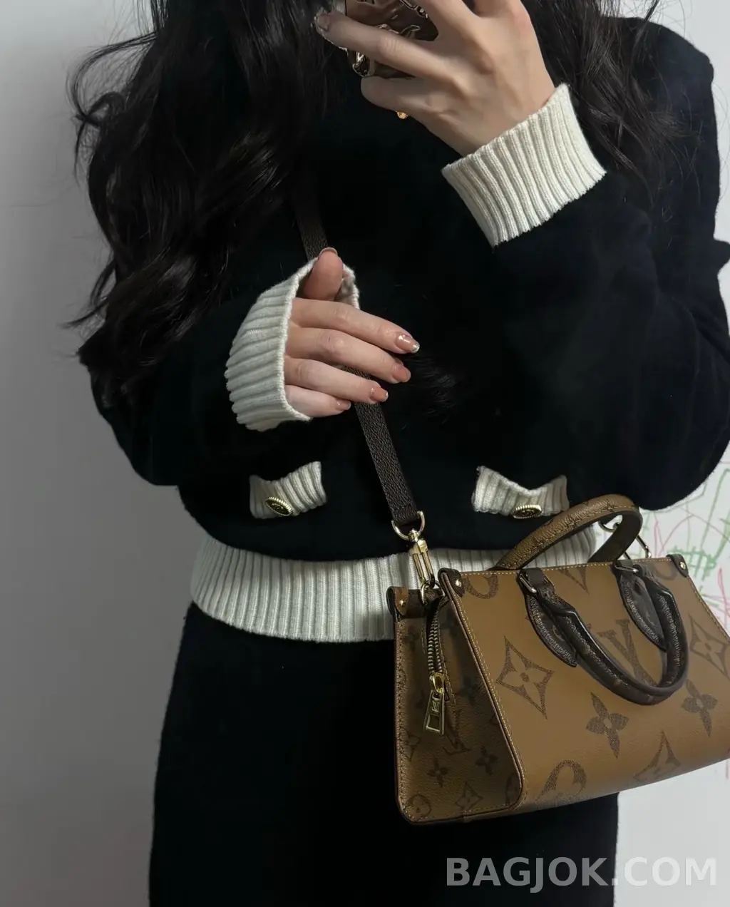 루이비통 루이비통 온더고 이스트 웨스트 모노그램 상세 이미지