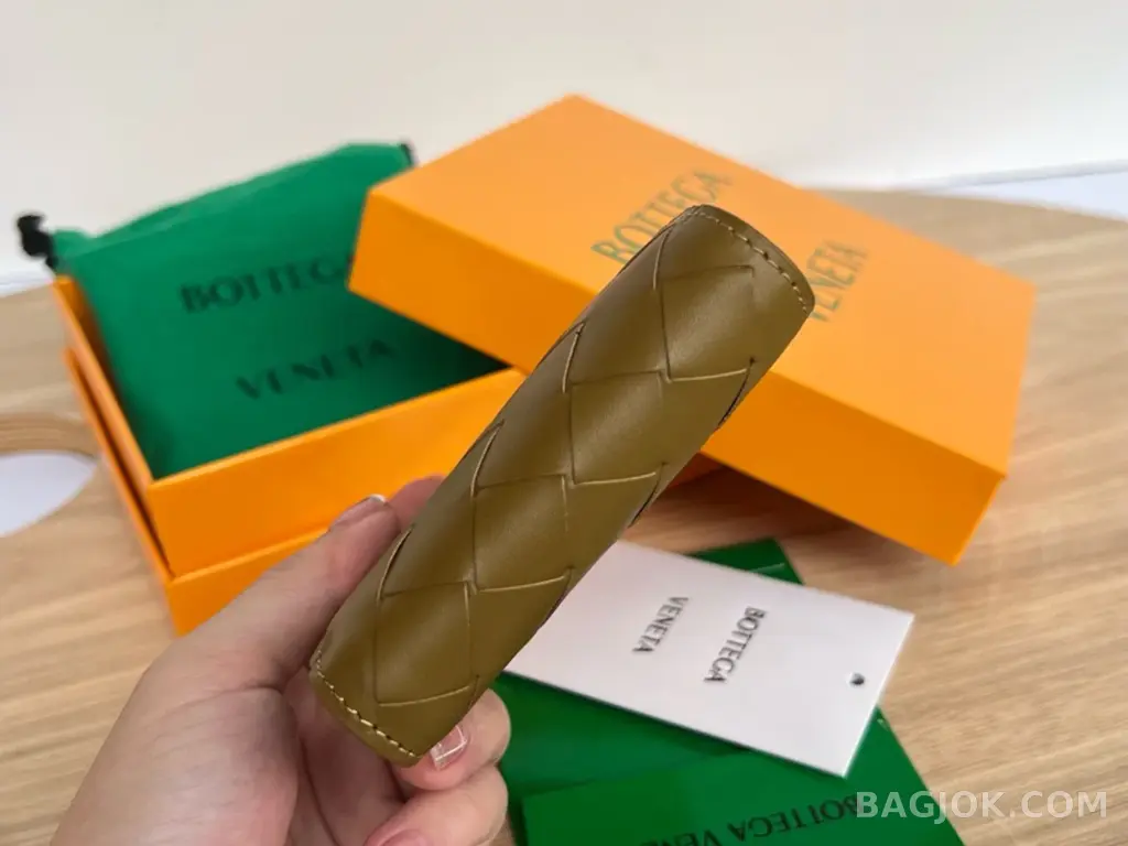 보테가베네타 보테가 베네타 인트레치아토 반지갑 상세 이미지