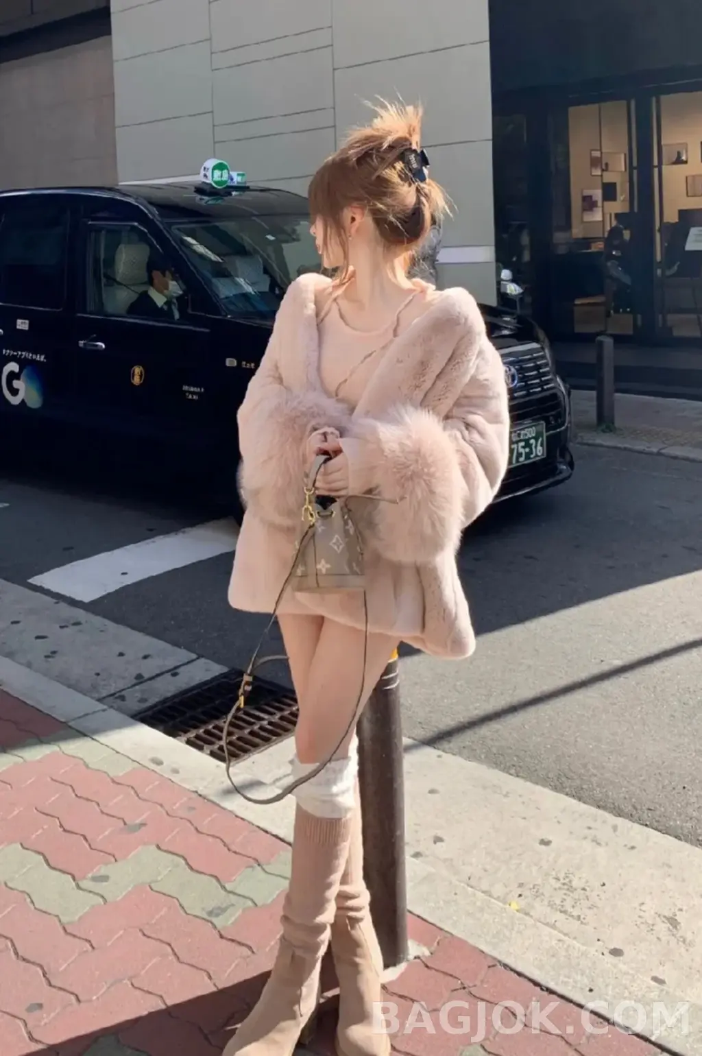 루이비통 루이비통 앙프렝뜨 바이컬러 나노 노에 버킷백 상세 이미지