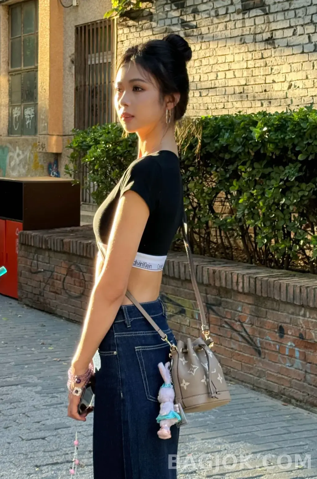 루이비통 루이비통 앙프렝뜨 바이컬러 나노 노에 버킷백 상세 이미지