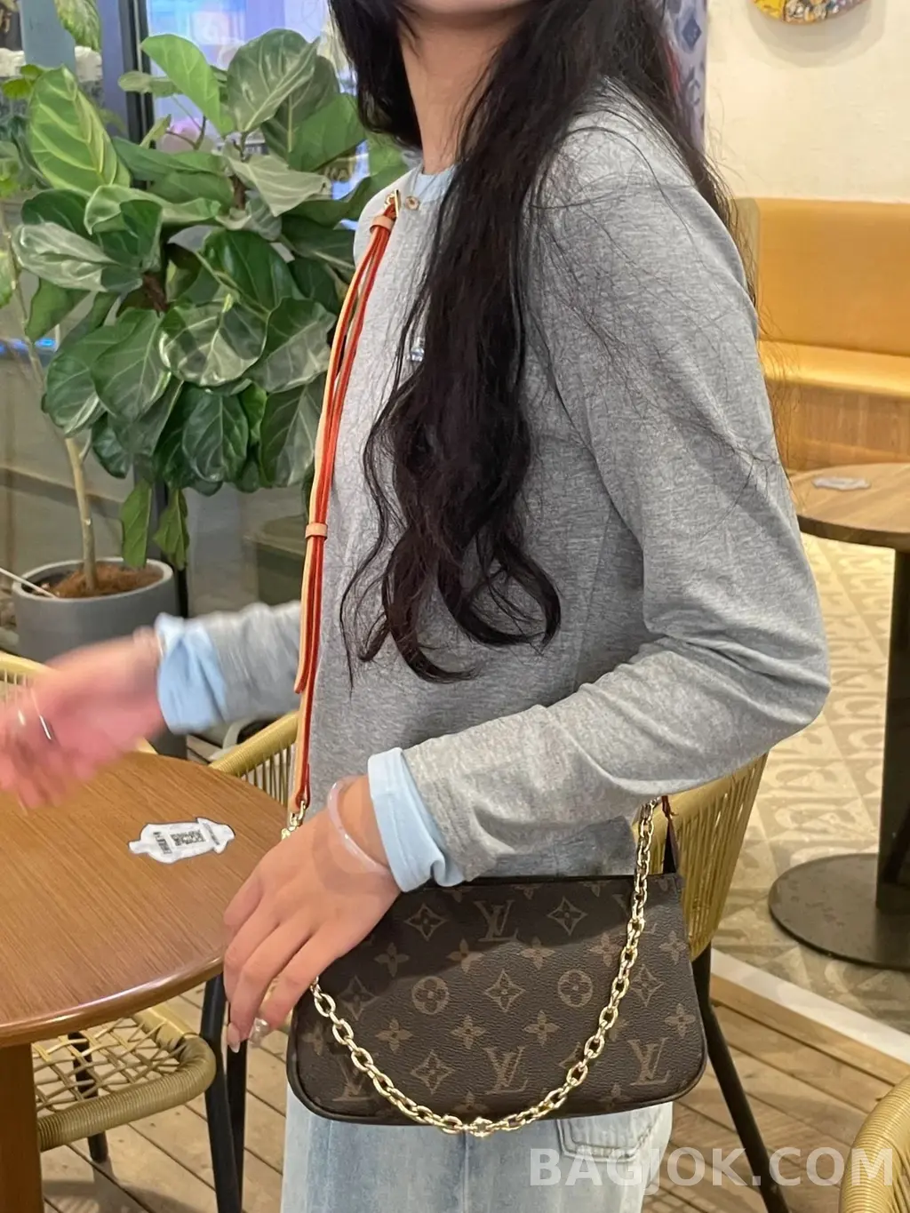 루이비통 루이비통 포쉐트 악세수아 상세 이미지