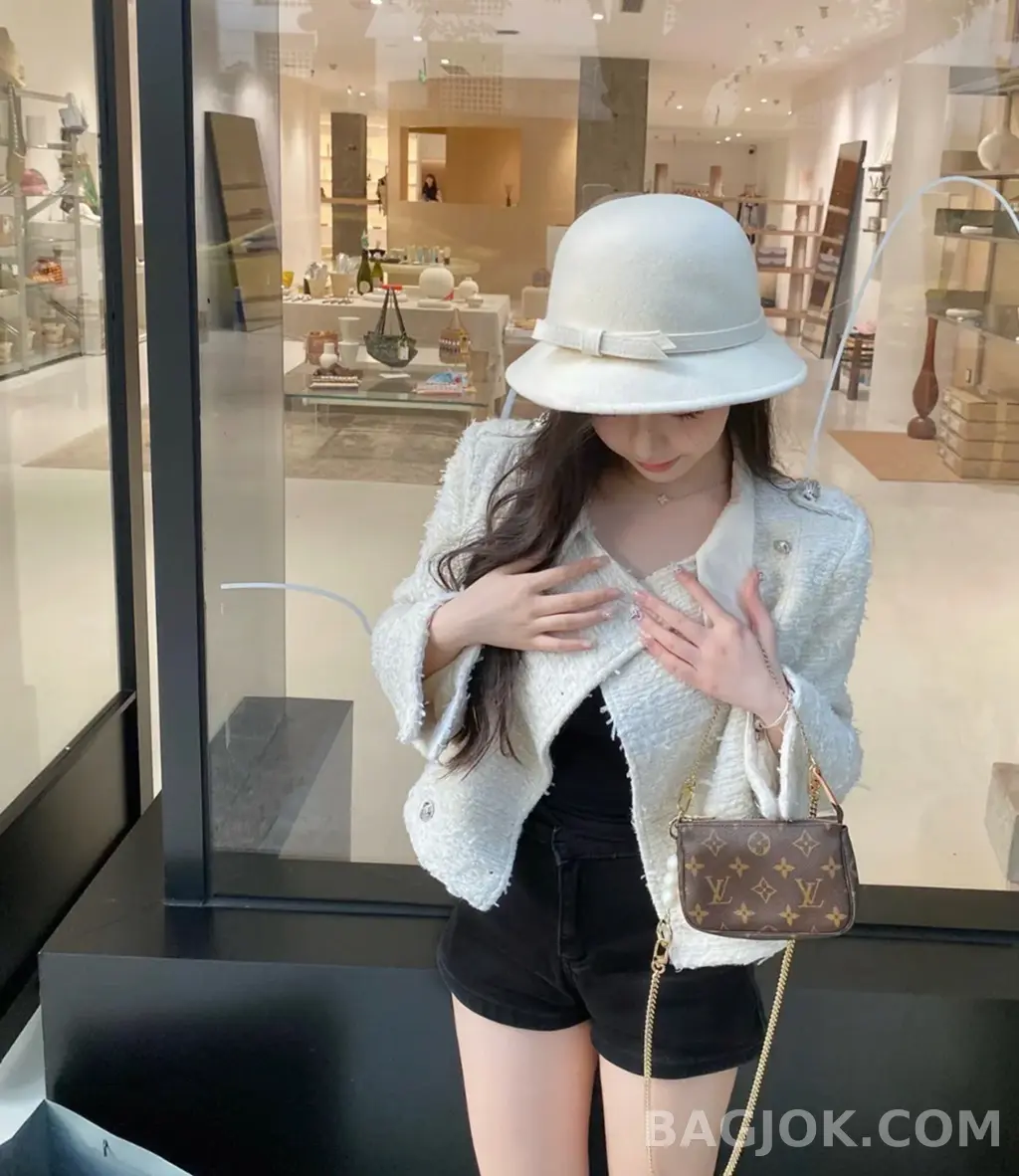 루이비통 루이비통 포쉐트 악세수아 미니 상세 이미지
