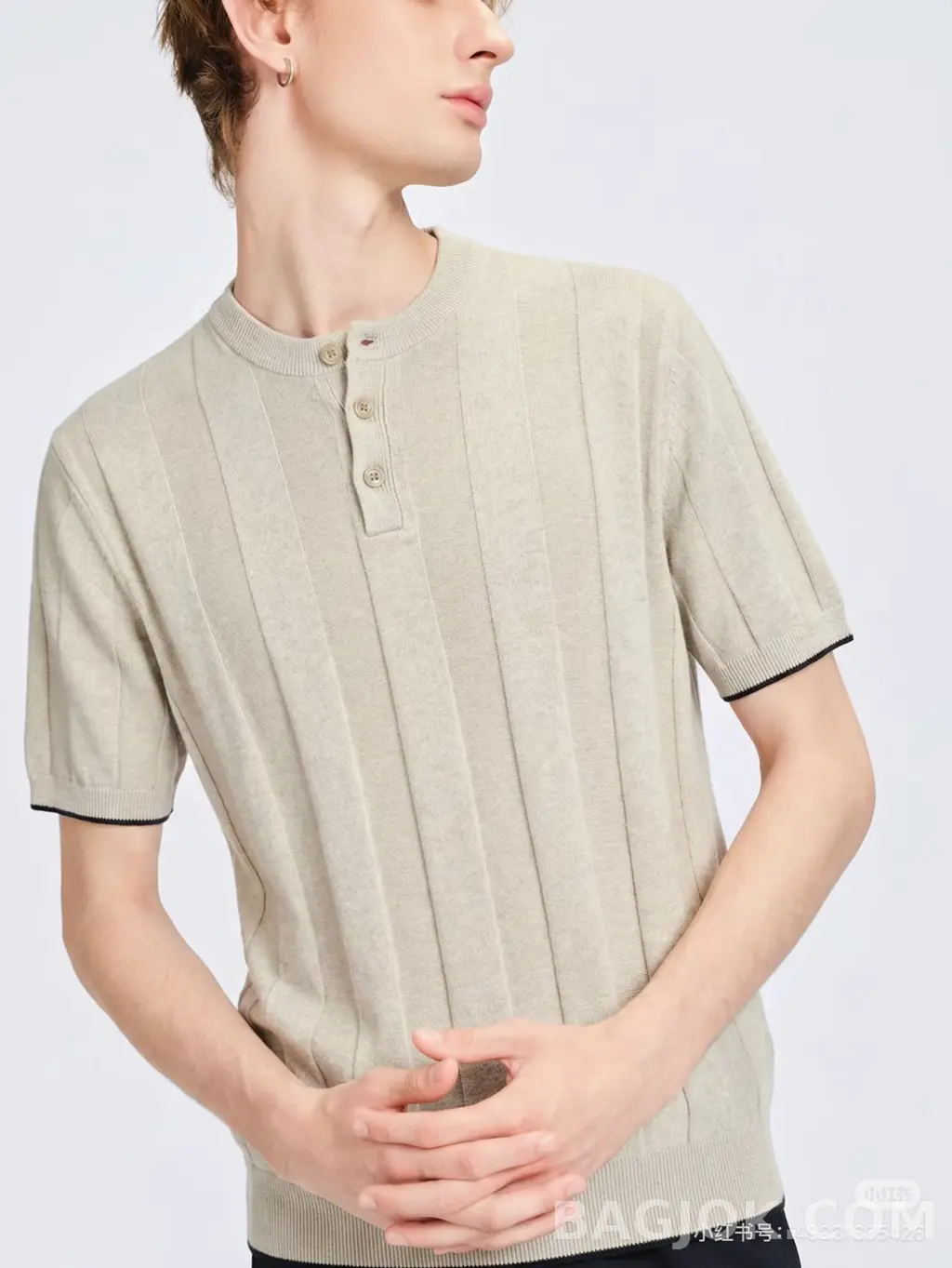 보스넬로쿠치넬리 Brunello Cucinelli 린넨 혼방 헨리넥 숏슬리브 니트 상세 이미지