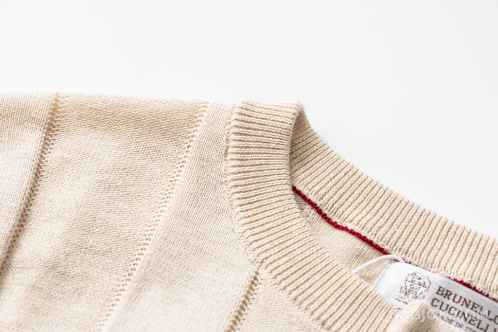 보스넬로쿠치넬리 Brunello Cucinelli 린넨 혼방 헨리넥 숏슬리브 니트 상세 이미지