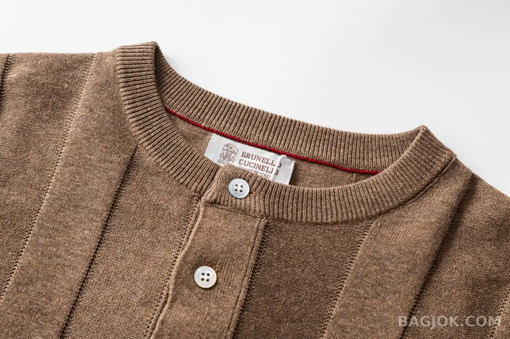 보스넬로쿠치넬리 Brunello Cucinelli 린넨 혼방 헨리넥 숏슬리브 니트 상세 이미지