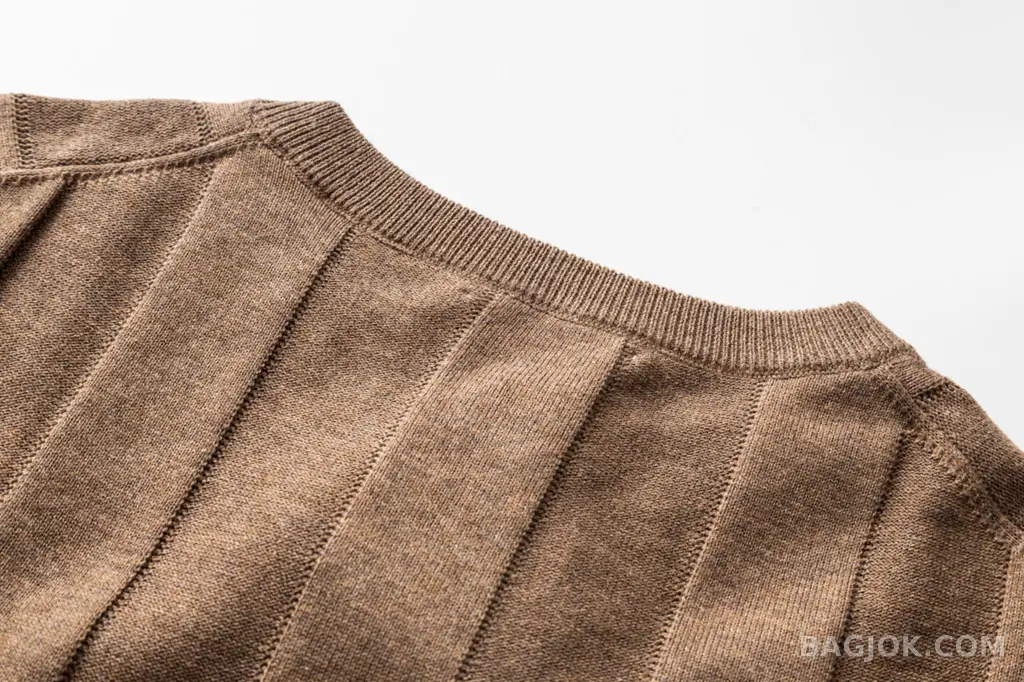 보스넬로쿠치넬리 Brunello Cucinelli 린넨 혼방 헨리넥 숏슬리브 니트 상세 이미지