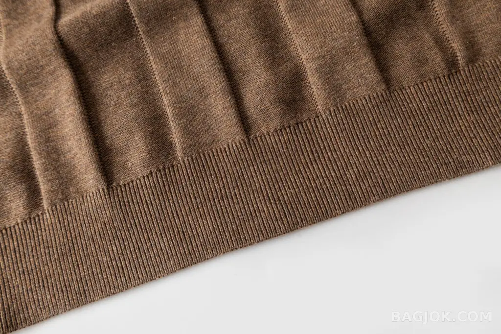 보스넬로쿠치넬리 Brunello Cucinelli 린넨 혼방 헨리넥 숏슬리브 니트 상세 이미지