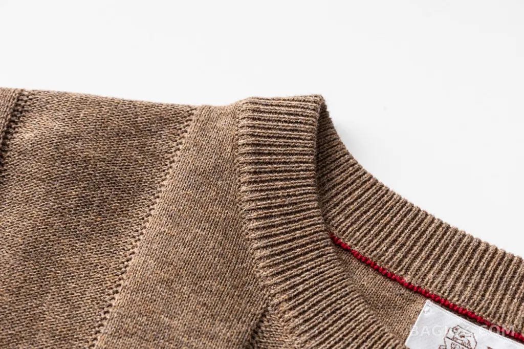 보스넬로쿠치넬리 Brunello Cucinelli 린넨 혼방 헨리넥 숏슬리브 니트 상세 이미지
