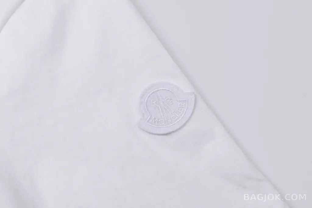 몽클레어 Moncler 버킷햇 스트립트 로고 티셔츠 상세 이미지