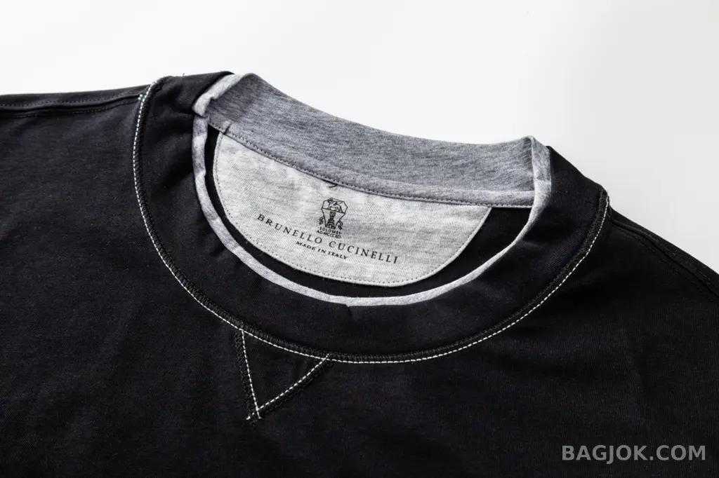 보스넬로쿠치넬리 Brunello Cucinelli 그레이 배색 트림 블랙 코튼 티셔츠 상세 이미지