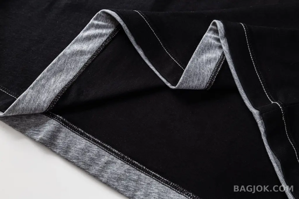 보스넬로쿠치넬리 Brunello Cucinelli 그레이 배색 트림 블랙 코튼 티셔츠 상세 이미지