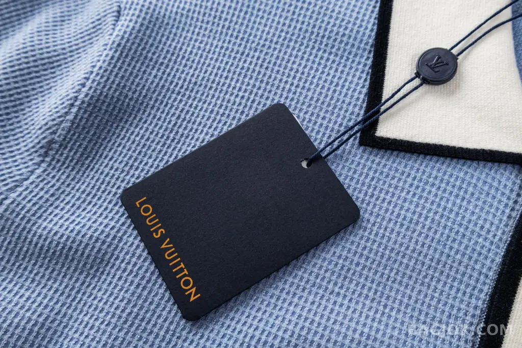 루이비통 Louis Vuitton 스카이 블루 와플 니트 레트로 프레피 폴로 셔츠 상세 이미지